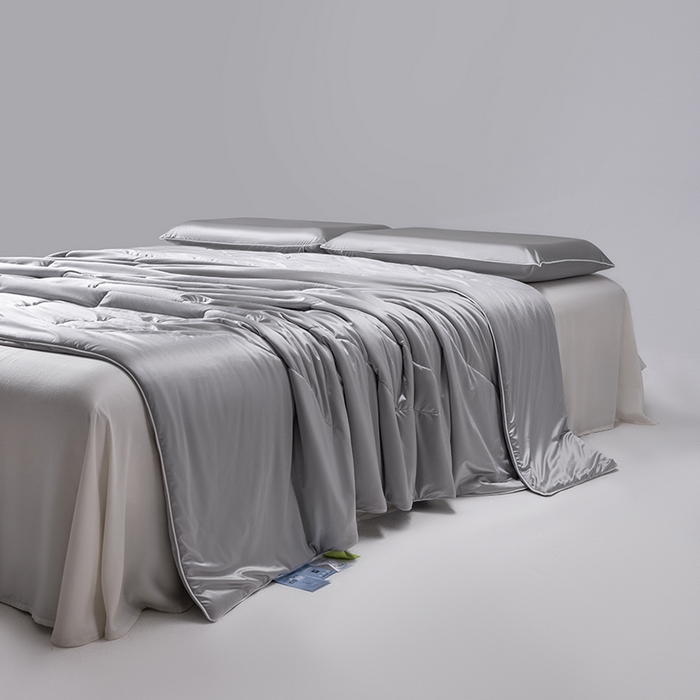 91家纺网 家纺一手货源 找家纺 迪梵家纺 2026春夏新品A类水光丝绸锦氨（170克面料）凉感冰丝夏凉被55大豆夏被空调被薄被子被芯 暮云灰