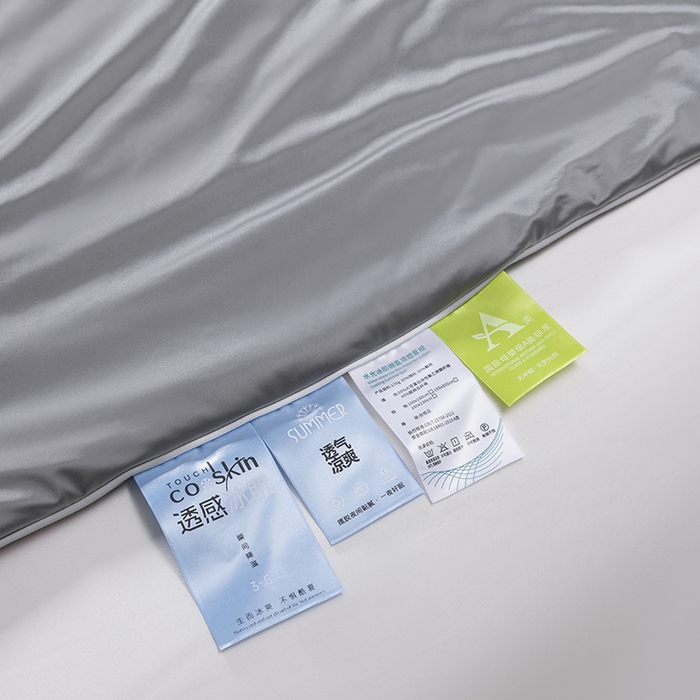 91家纺网 家纺一手货源 找家纺 迪梵家纺 2026春夏新品A类水光丝绸锦氨（170克面料）凉感冰丝夏凉被55大豆夏被空调被薄被子被芯 暮云灰