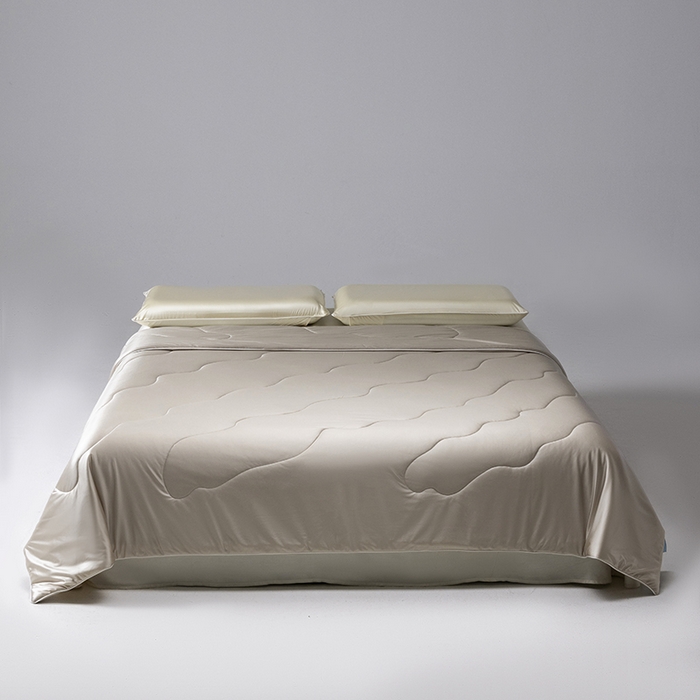 91家纺网 家纺一手货源 找家纺 迪梵家纺 2026春夏新品A类水光丝绸锦氨（170克面料）凉感冰丝夏凉被55大豆夏被空调被薄被子被芯 香槟金