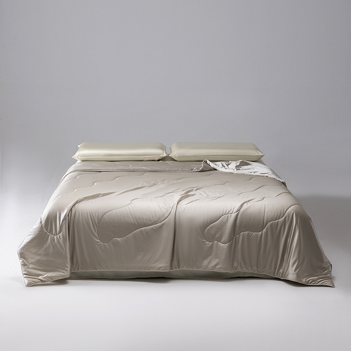 91家纺网 家纺一手货源 找家纺 迪梵家纺 2026春夏新品A类水光丝绸锦氨（170克面料）凉感冰丝夏凉被55大豆夏被空调被薄被子被芯 香槟金