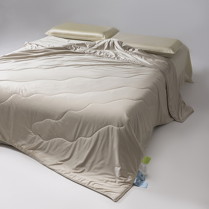 91家纺网 家纺一手货源 找家纺 迪梵家纺 2026春夏新品A类水光丝绸锦氨（170克面料）凉感冰丝夏凉被55大豆夏被空调被薄被子被芯 香槟金