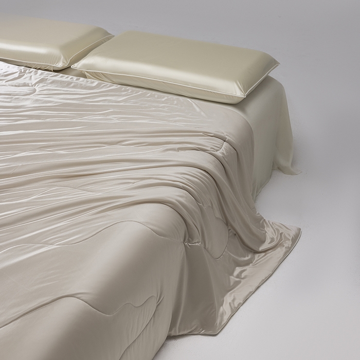 91家纺网 家纺一手货源 找家纺 迪梵家纺 2026春夏新品A类水光丝绸锦氨（170克面料）凉感冰丝夏凉被55大豆夏被空调被薄被子被芯 香槟金