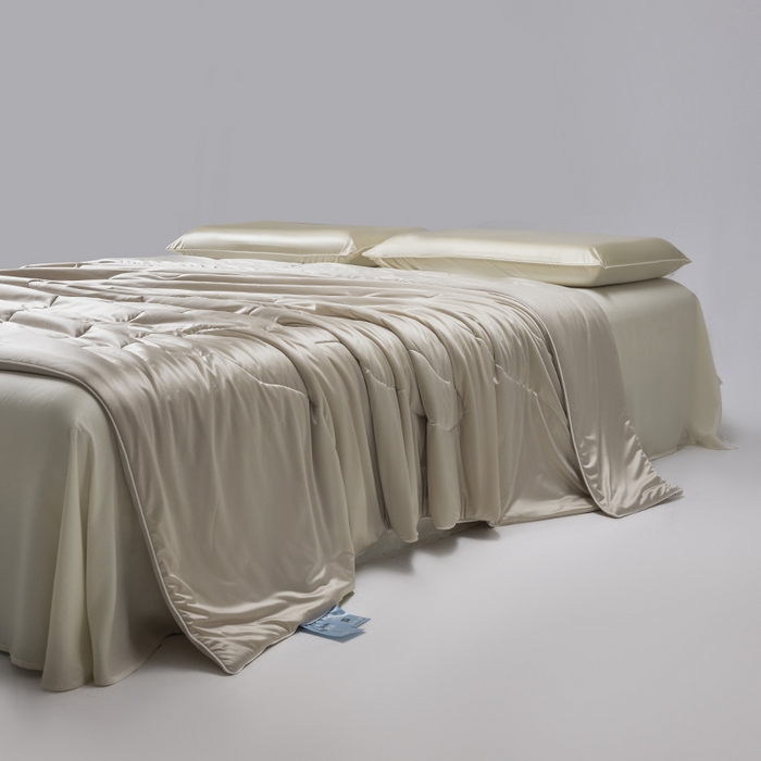 91家纺网 家纺一手货源 找家纺 迪梵家纺 2026春夏新品A类水光丝绸锦氨（170克面料）凉感冰丝夏凉被55大豆夏被空调被薄被子被芯 香槟金