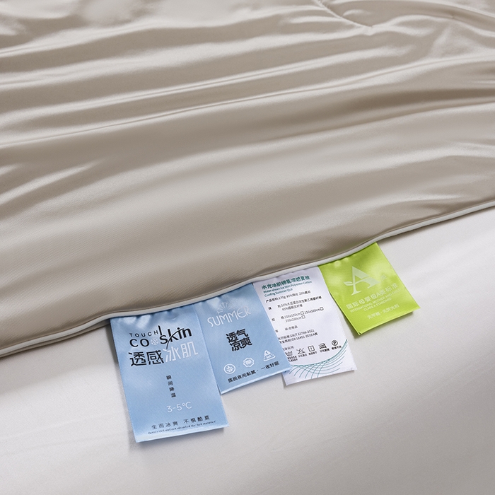 91家纺网 家纺一手货源 找家纺 迪梵家纺 2026春夏新品A类水光丝绸锦氨（170克面料）凉感冰丝夏凉被55大豆夏被空调被薄被子被芯 香槟金