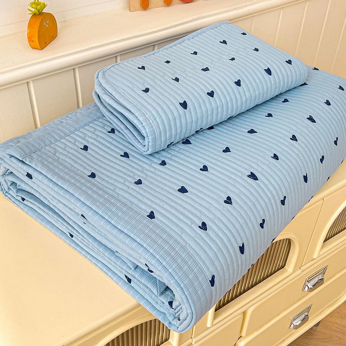 91家纺网 家纺一手货源 找家纺 梵朴 2026新款A类泡芙双层纱云感邹邹纱床盖三件套 蓝调爱心