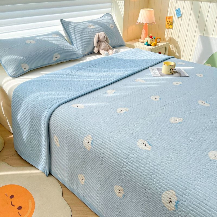 91家纺网 家纺一手货源 找家纺 梵朴 2026新款A类泡芙双层纱云感邹邹纱床盖三件套 蓝色领结狗