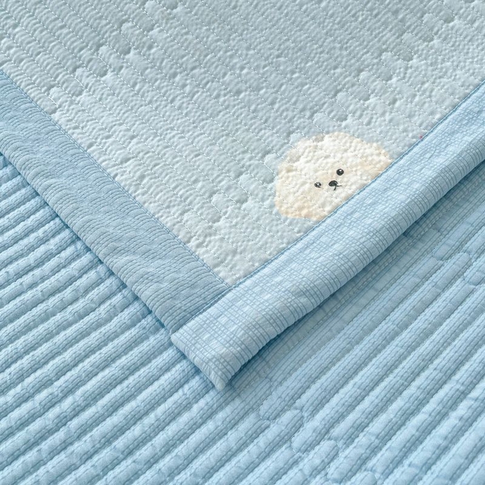 91家纺网 家纺一手货源 找家纺 梵朴 2026新款A类泡芙双层纱云感邹邹纱床盖三件套 蓝色领结狗