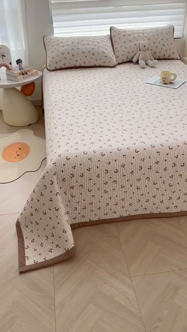 91家纺网 家纺一手货源 找家纺 梵朴 2026新款A类泡芙双层纱云感邹邹纱床盖三件套 酒渍樱桃