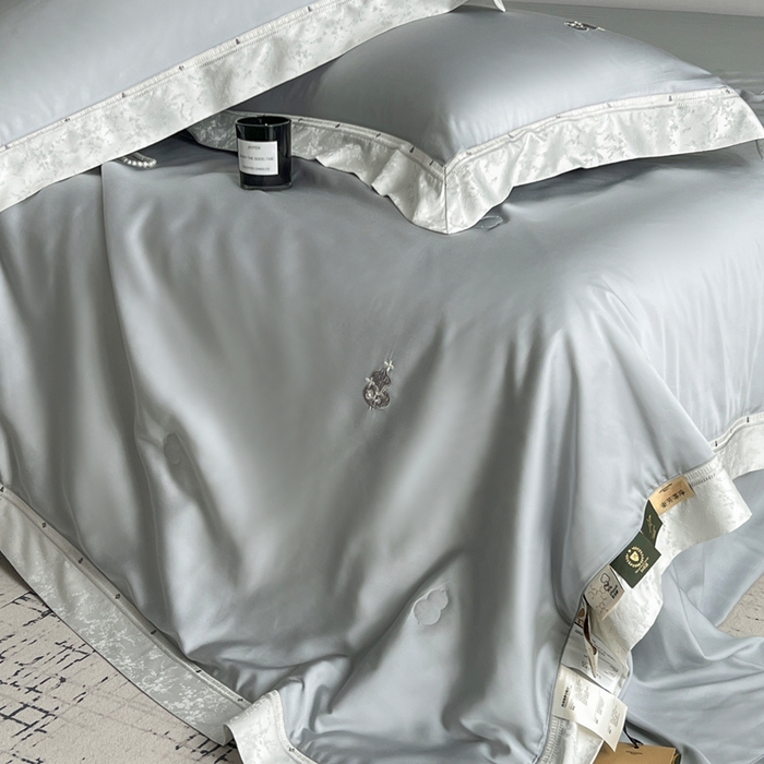 91家纺网 家纺一手货源 找家纺 桂雅居 2026新款东芳茶净--福运绵长工艺夏被被子被芯 丝柔灰