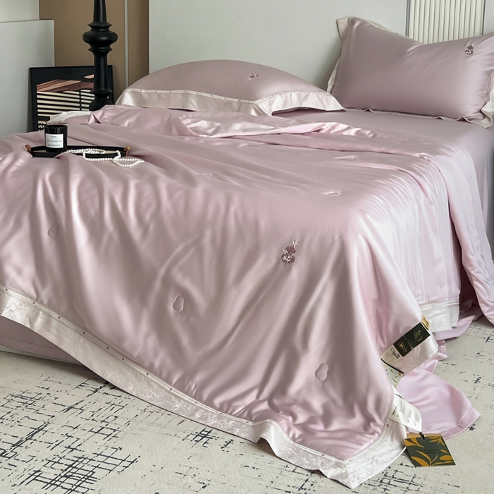 91家纺网 家纺一手货源 找家纺 桂雅居 2026新款东芳茶净--福运绵长工艺夏被被子被芯 丝柔粉