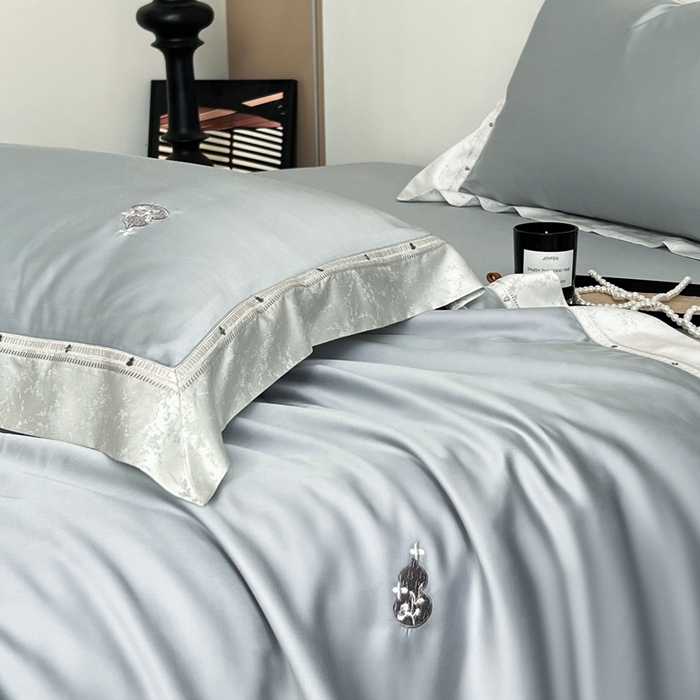 91家纺网 家纺一手货源 找家纺 桂雅居 2026新款东芳茶净--福运绵长工艺夏被被子被芯 丝柔灰