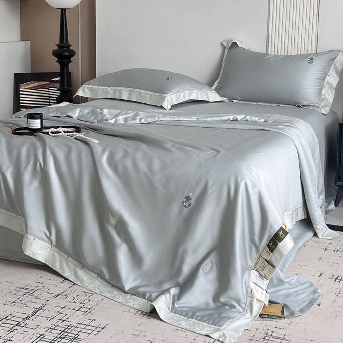 91家纺网 家纺一手货源 找家纺 桂雅居 2026新款东芳茶净--福运绵长工艺夏被被子被芯 丝柔灰