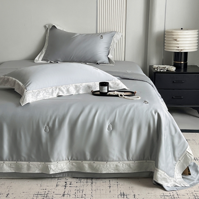 91家纺网 家纺一手货源 找家纺 桂雅居 2026新款东芳茶净--福运绵长工艺夏被被子被芯 丝柔灰