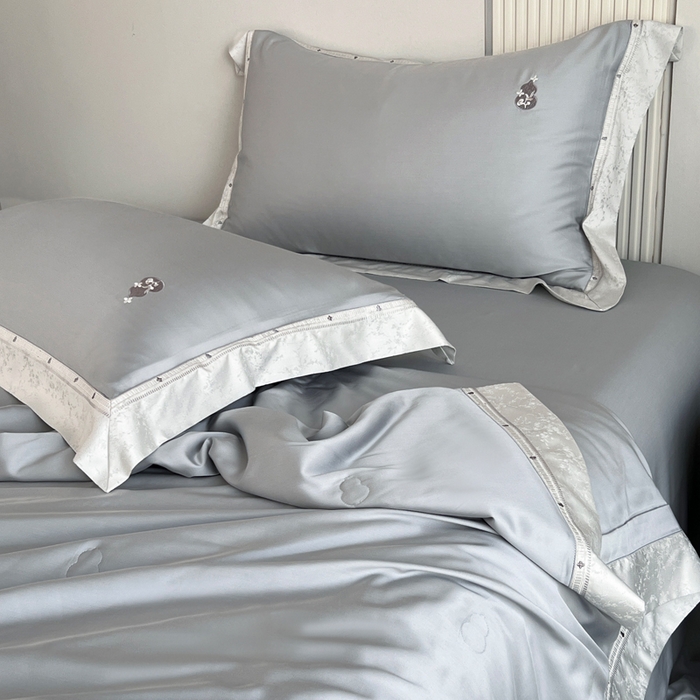 91家纺网 家纺一手货源 找家纺 桂雅居 2026新款东芳茶净--福运绵长工艺夏被被子被芯 丝柔灰