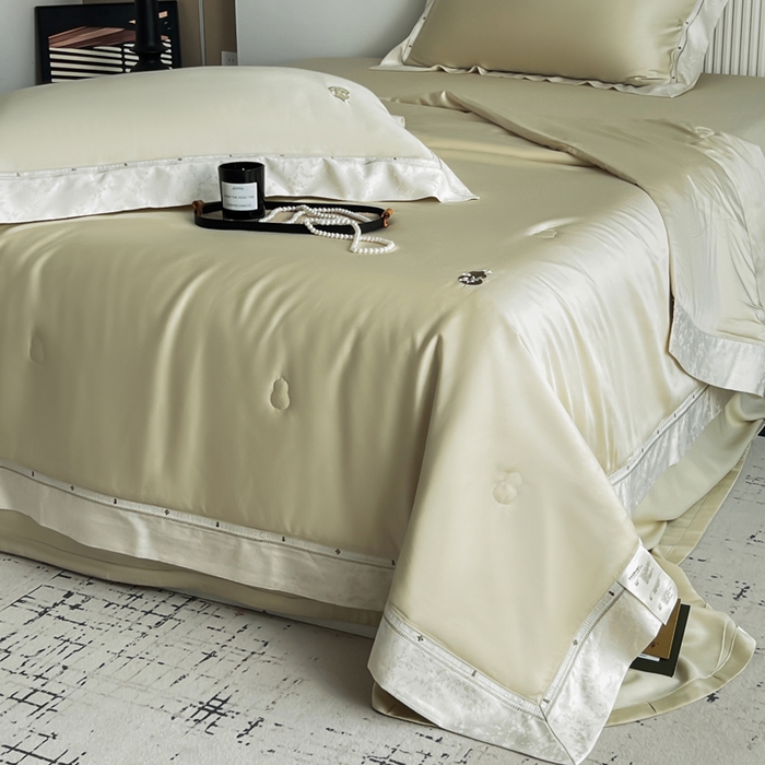 91家纺网 家纺一手货源 找家纺 桂雅居 2026新款东芳茶净--福运绵长工艺夏被被子被芯 丝柔金