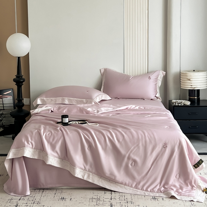 91家纺网 家纺一手货源 找家纺 桂雅居 2026新款东芳茶净--福运绵长工艺夏被被子被芯 丝柔粉