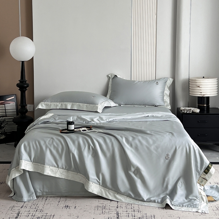 91家纺网 家纺一手货源 找家纺 桂雅居 2026新款东芳茶净--福运绵长工艺夏被被子被芯 丝柔灰