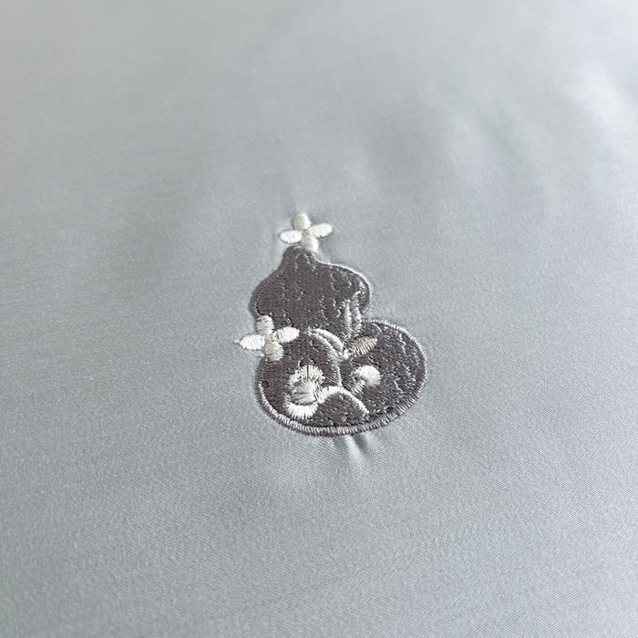 91家纺网 家纺一手货源 找家纺 桂雅居 2026新款东芳茶净--福运绵长工艺夏被被子被芯 丝柔灰