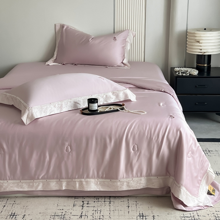 91家纺网 家纺一手货源 找家纺 桂雅居 2026新款东芳茶净--福运绵长工艺夏被被子被芯 丝柔粉