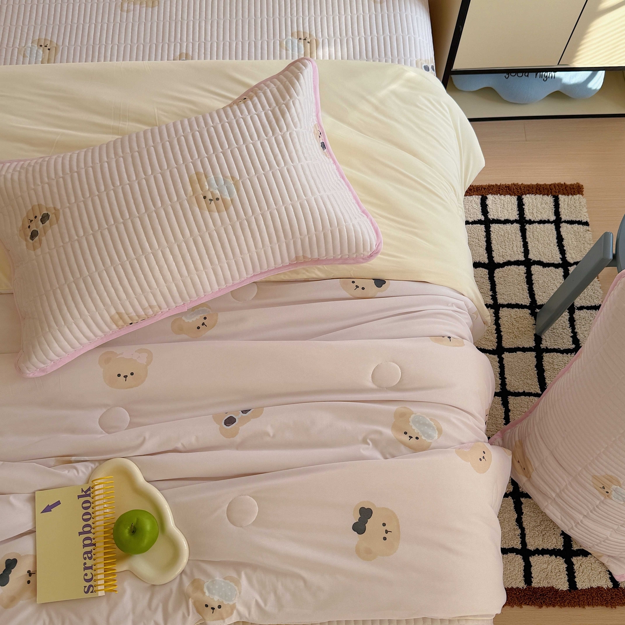 91家纺网 家纺一手货源 找家纺 美乐迪家纺 2026春夏新款水光冰丝床盖夏被夏凉被空调被四件套 粉色小熊