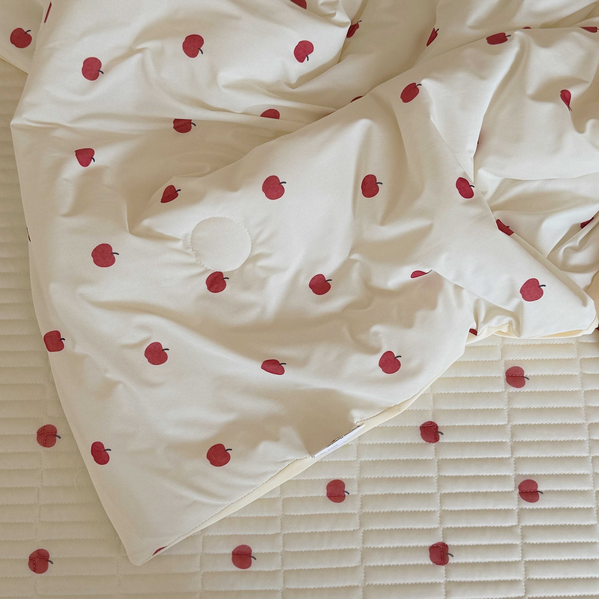 91家纺网 家纺一手货源 找家纺 美乐迪家纺 2026春夏新款水光冰丝床盖夏被夏凉被空调被四件套 苹果