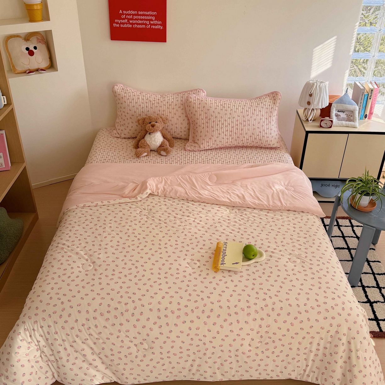 91家纺网 家纺一手货源 找家纺 美乐迪家纺 2026春夏新款水光冰丝床盖夏被夏凉被空调被四件套 小草莓