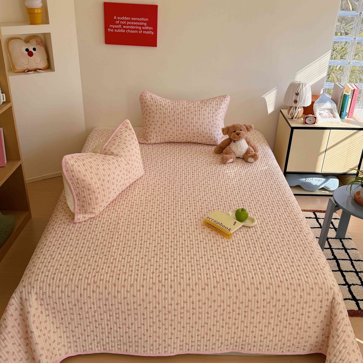 91家纺网 家纺一手货源 找家纺 美乐迪家纺 2026春夏新款水光冰丝床盖夏被夏凉被空调被四件套 小草莓