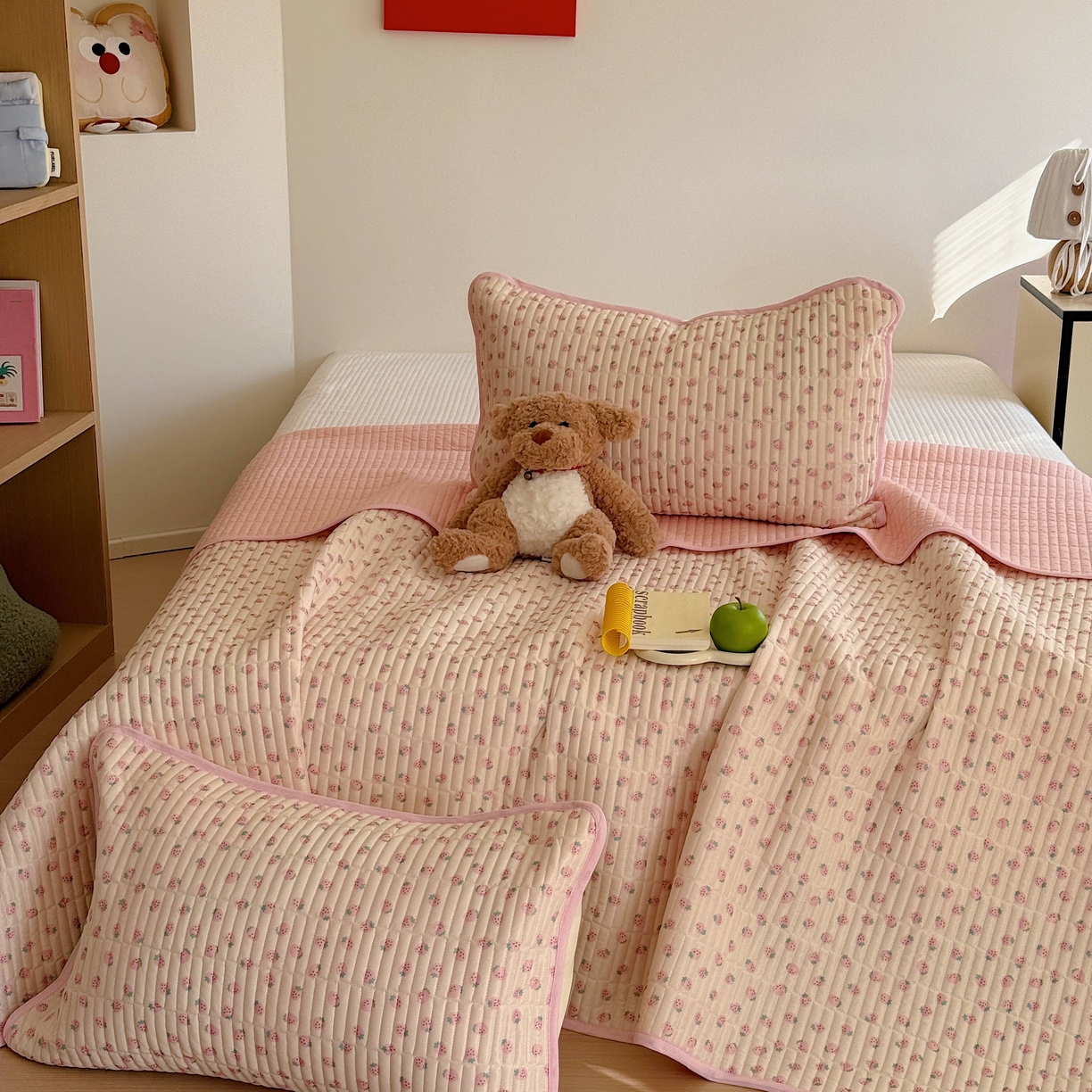 91家纺网 家纺一手货源 找家纺 美乐迪家纺 2026春夏新款水光冰丝床盖夏被夏凉被空调被四件套 小草莓