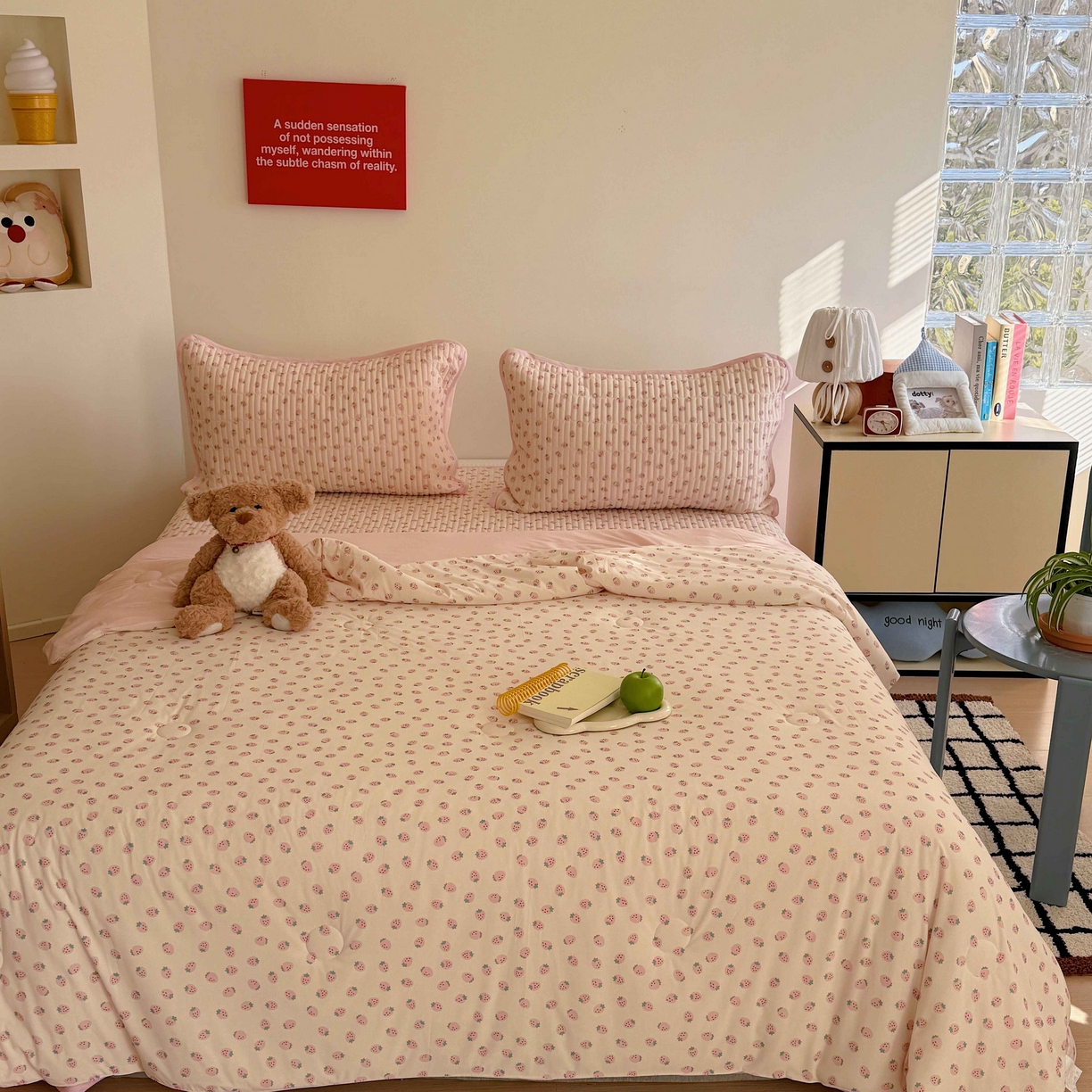 91家纺网 家纺一手货源 找家纺 美乐迪家纺 2026春夏新款水光冰丝床盖夏被夏凉被空调被四件套 小草莓