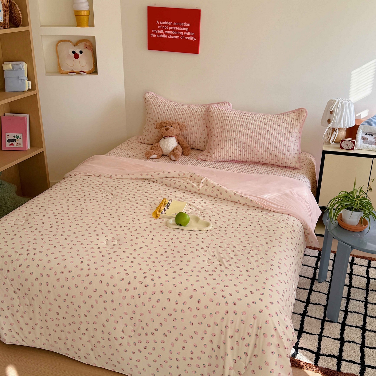 91家纺网 家纺一手货源 找家纺 美乐迪家纺 2026春夏新款水光冰丝床盖夏被夏凉被空调被四件套 小草莓