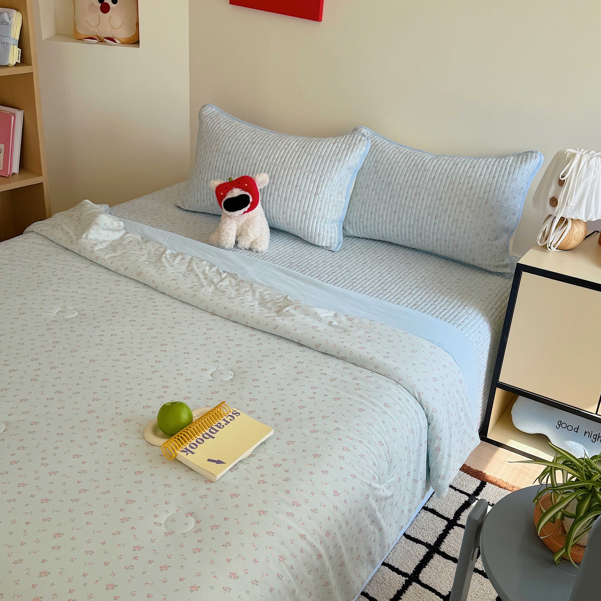 91家纺网 家纺一手货源 找家纺 美乐迪家纺 2026春夏新款水光冰丝床盖夏被夏凉被空调被四件套 小碎花蓝