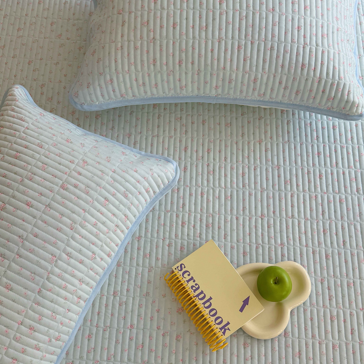 91家纺网 家纺一手货源 找家纺 美乐迪家纺 2026春夏新款水光冰丝床盖夏被夏凉被空调被四件套 小碎花蓝