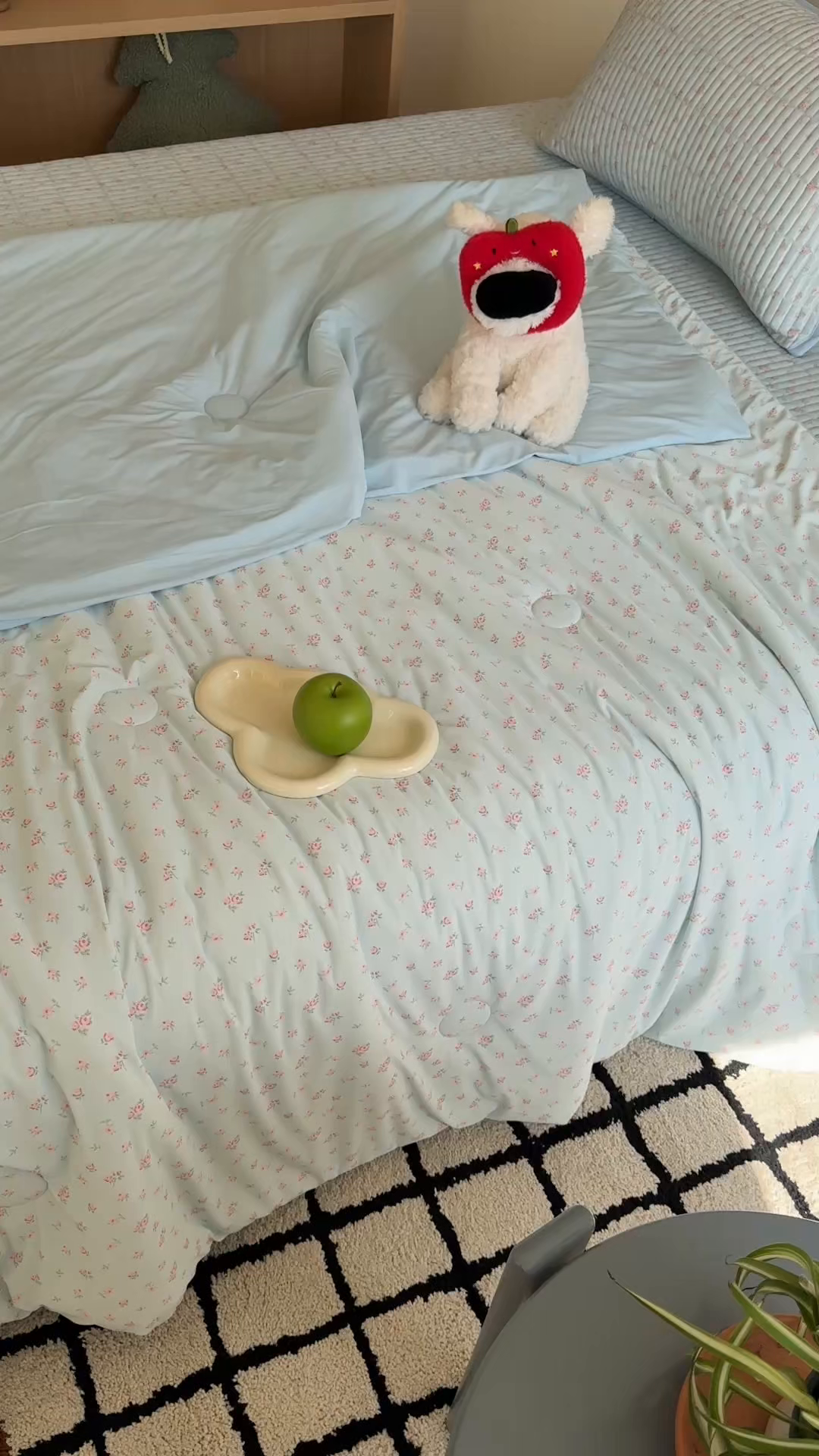 91家纺网 家纺一手货源 找家纺 美乐迪家纺 2026春夏新款水光冰丝床盖夏被夏凉被空调被四件套 小碎花蓝