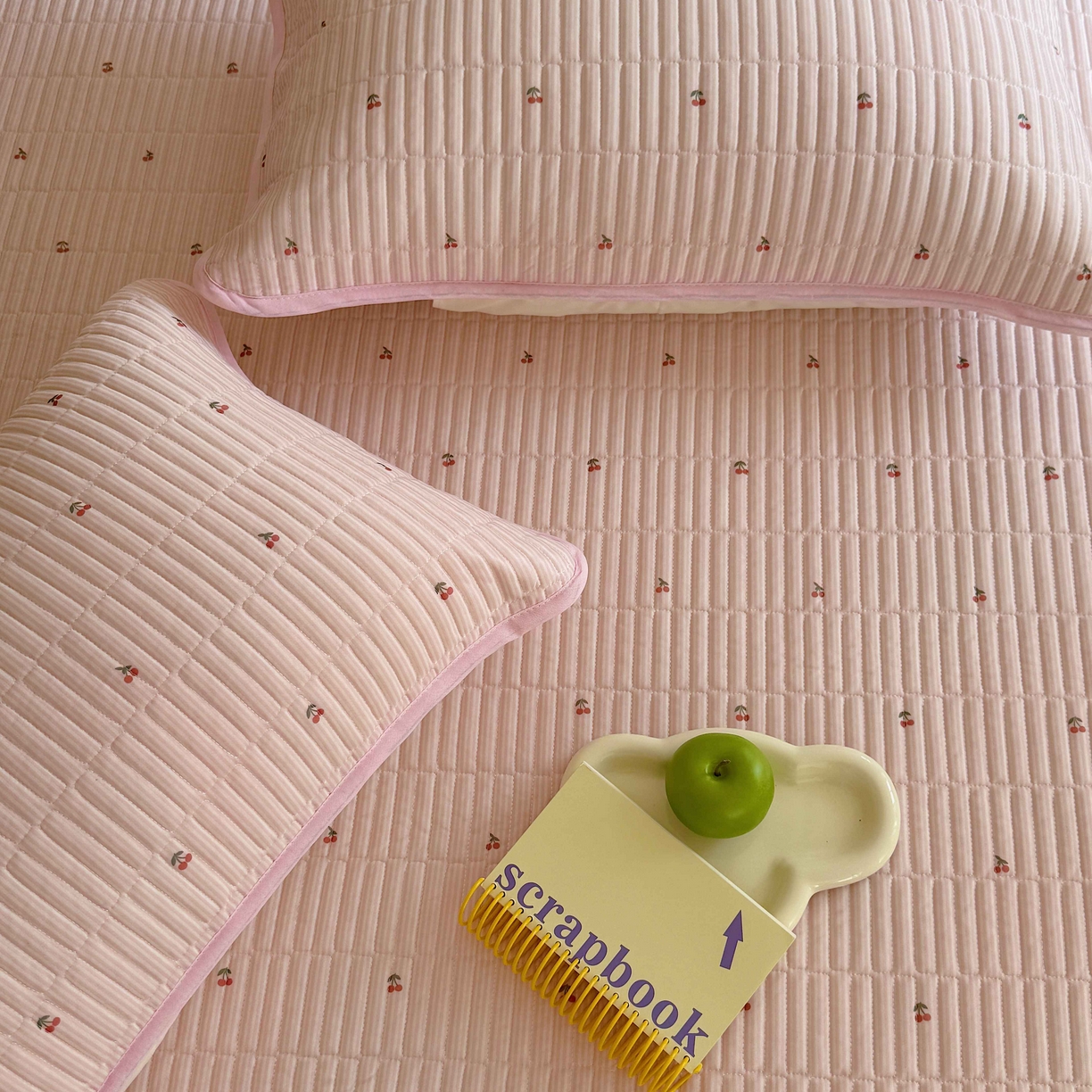 91家纺网 家纺一手货源 找家纺 美乐迪家纺 2026春夏新款水光冰丝床盖夏被夏凉被空调被四件套 樱桃粉