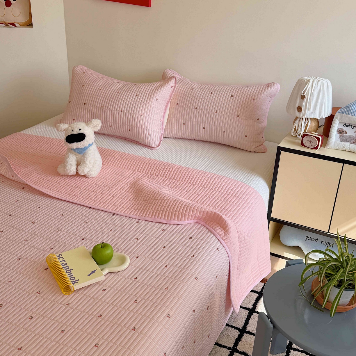 91家纺网 家纺一手货源 找家纺 美乐迪家纺 2026春夏新款水光冰丝床盖夏被夏凉被空调被四件套 樱桃粉