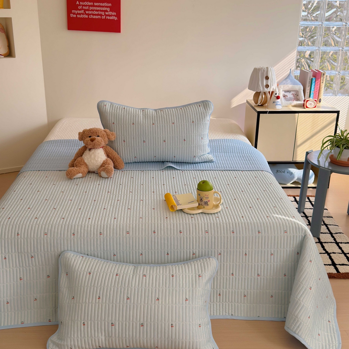 91家纺网 家纺一手货源 找家纺 美乐迪家纺 2026春夏新款水光冰丝床盖夏被夏凉被空调被四件套 樱桃蓝