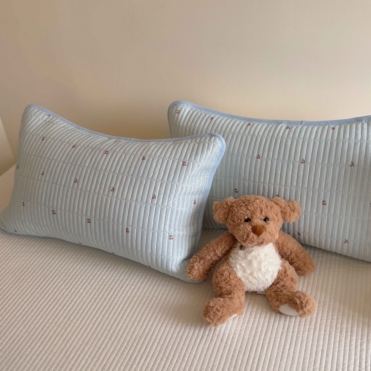 91家纺网 家纺一手货源 找家纺 美乐迪家纺 2026春夏新款水光冰丝床盖夏被夏凉被空调被四件套 樱桃蓝