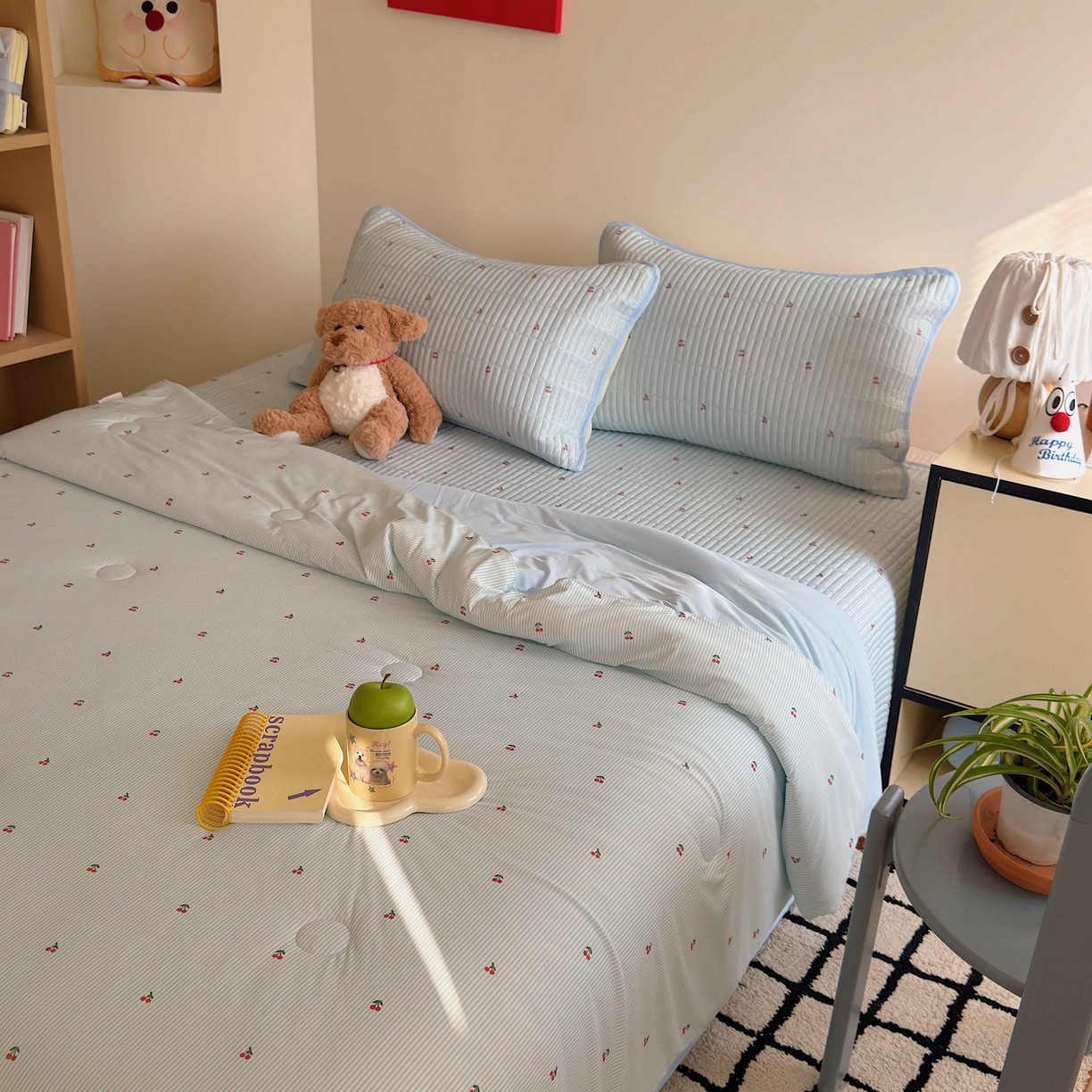 91家纺网 家纺一手货源 找家纺 美乐迪家纺 2026春夏新款水光冰丝床盖夏被夏凉被空调被四件套 樱桃蓝