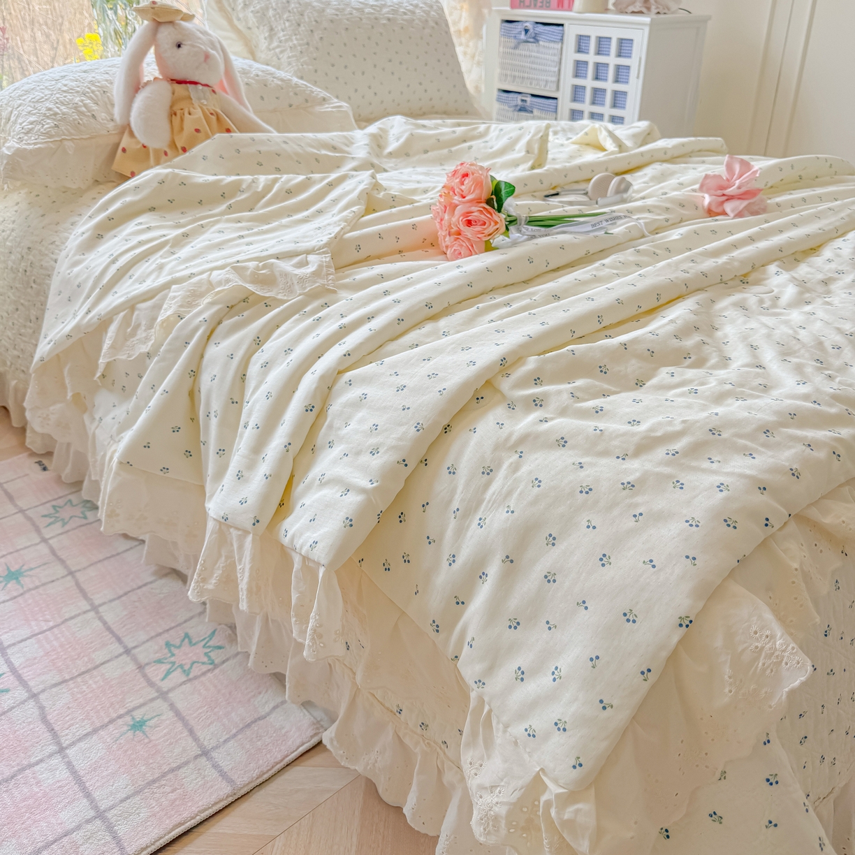 91家纺网 家纺一手货源 找家纺 慕晨 2026新款大花边全棉双层纱多功能夏凉被床盖四件套高温水洗床盖夹棉三件套 冰蓝星