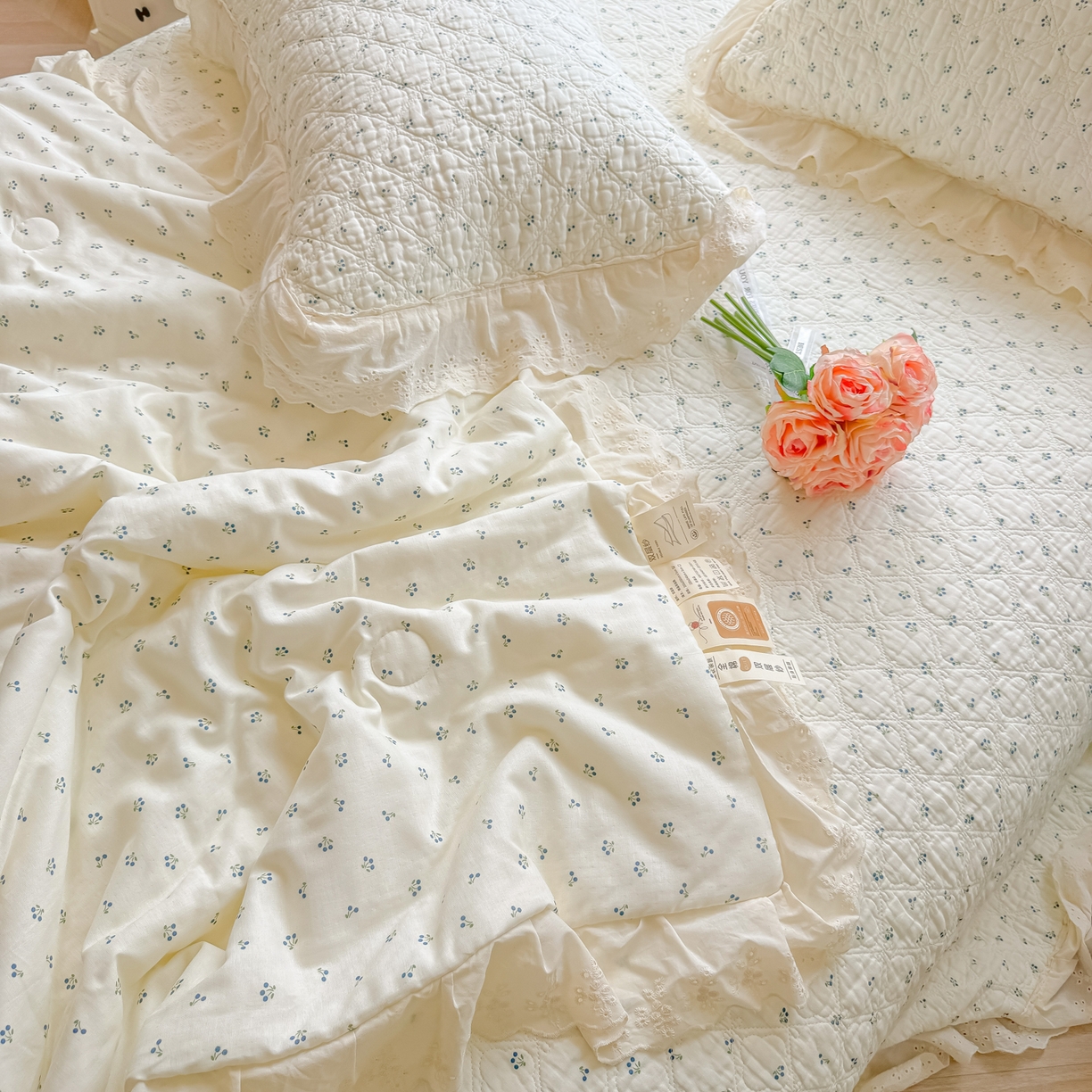 91家纺网 家纺一手货源 找家纺 慕晨 2026新款大花边全棉双层纱多功能夏凉被床盖四件套高温水洗床盖夹棉三件套 冰蓝星