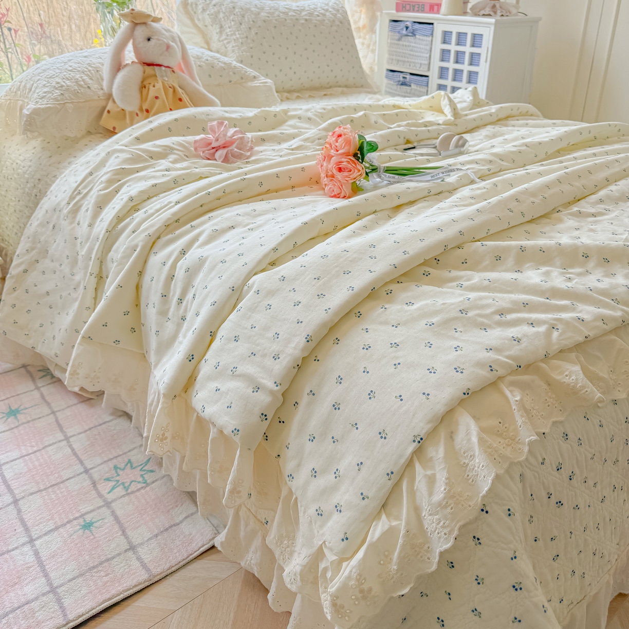 91家纺网 家纺一手货源 找家纺 慕晨 2026新款大花边全棉双层纱多功能夏凉被床盖四件套高温水洗床盖夹棉三件套 冰蓝星