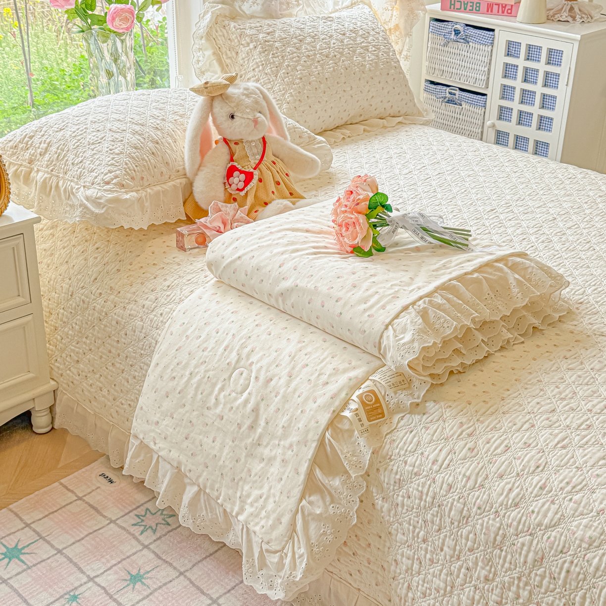 91家纺网 家纺一手货源 找家纺 （总）慕晨 2026新款大花边全棉双层纱多功能夏凉被床盖四件套高温水洗床盖夹棉三件套