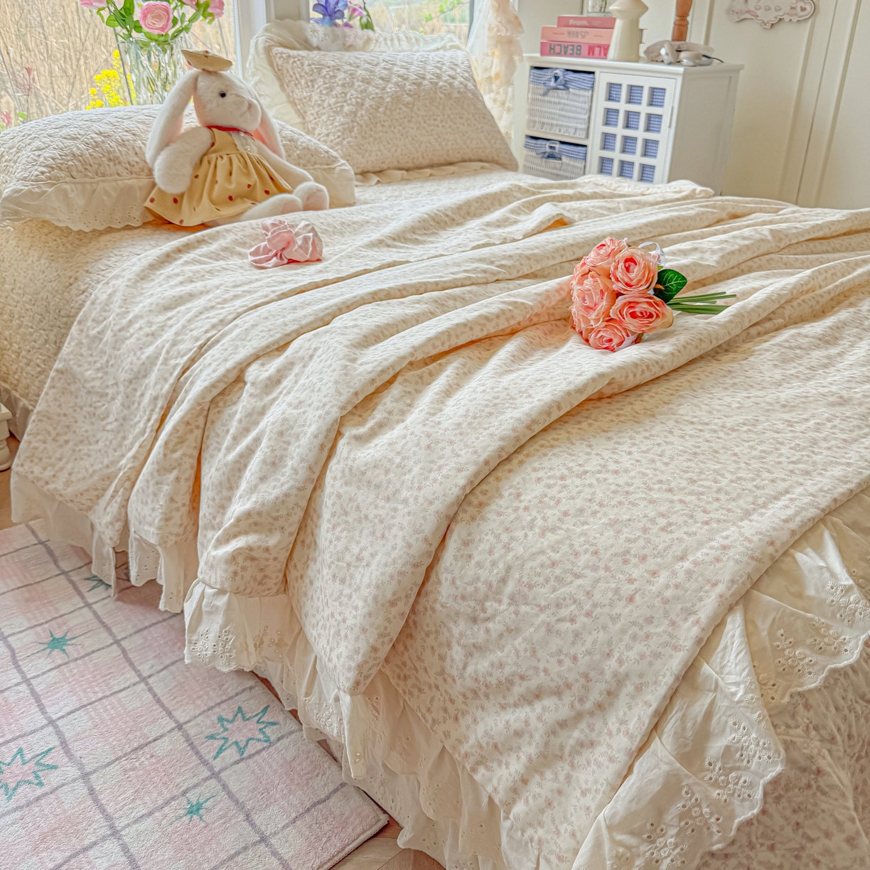 91家纺网 家纺一手货源 找家纺 慕晨 2026新款大花边全棉双层纱多功能夏凉被床盖四件套高温水洗床盖夹棉三件套 桃雾