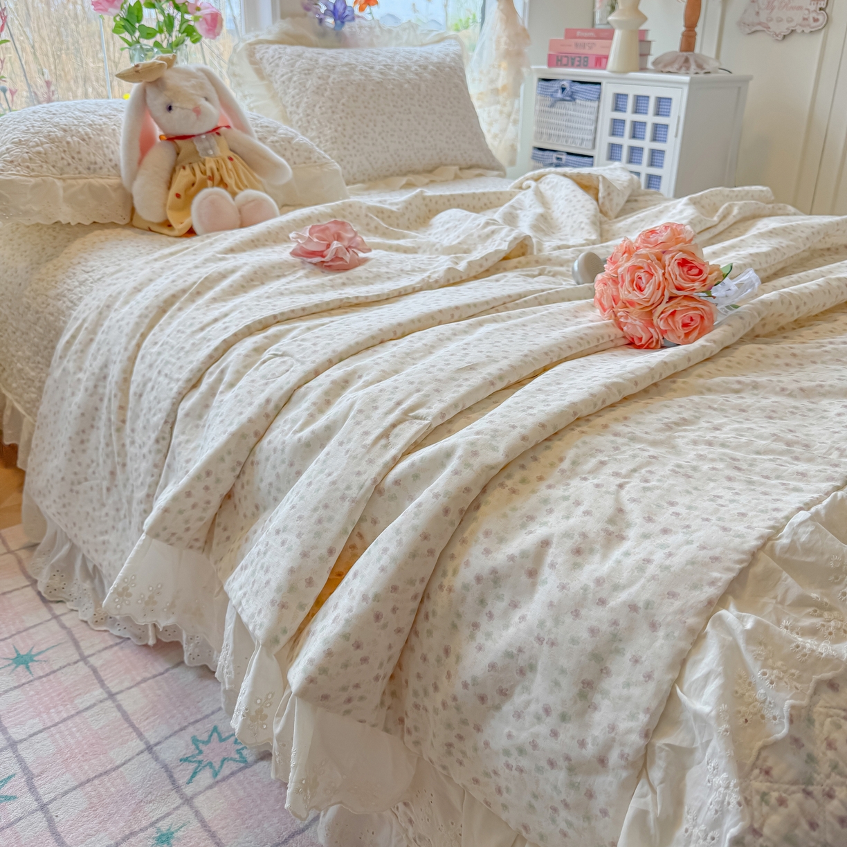 91家纺网 家纺一手货源 找家纺 慕晨 2026新款大花边全棉双层纱多功能夏凉被床盖四件套高温水洗床盖夹棉三件套 樱落雪