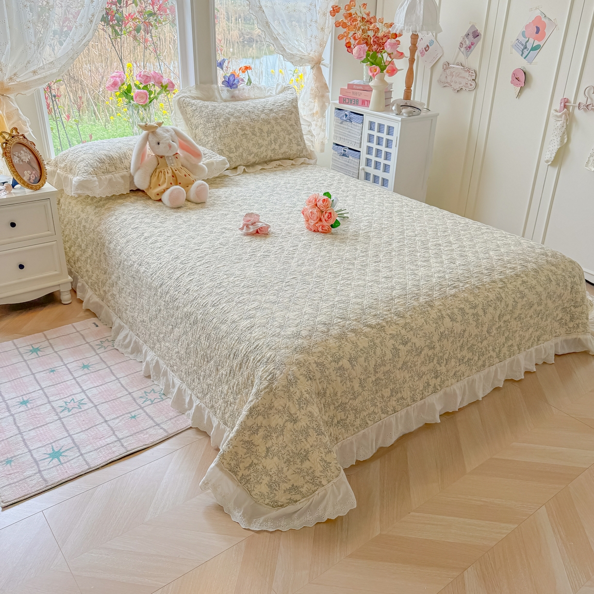 91家纺网 家纺一手货源 找家纺 慕晨 2026新款大花边全棉双层纱多功能夏凉被床盖四件套高温水洗床盖夹棉三件套 松雾花