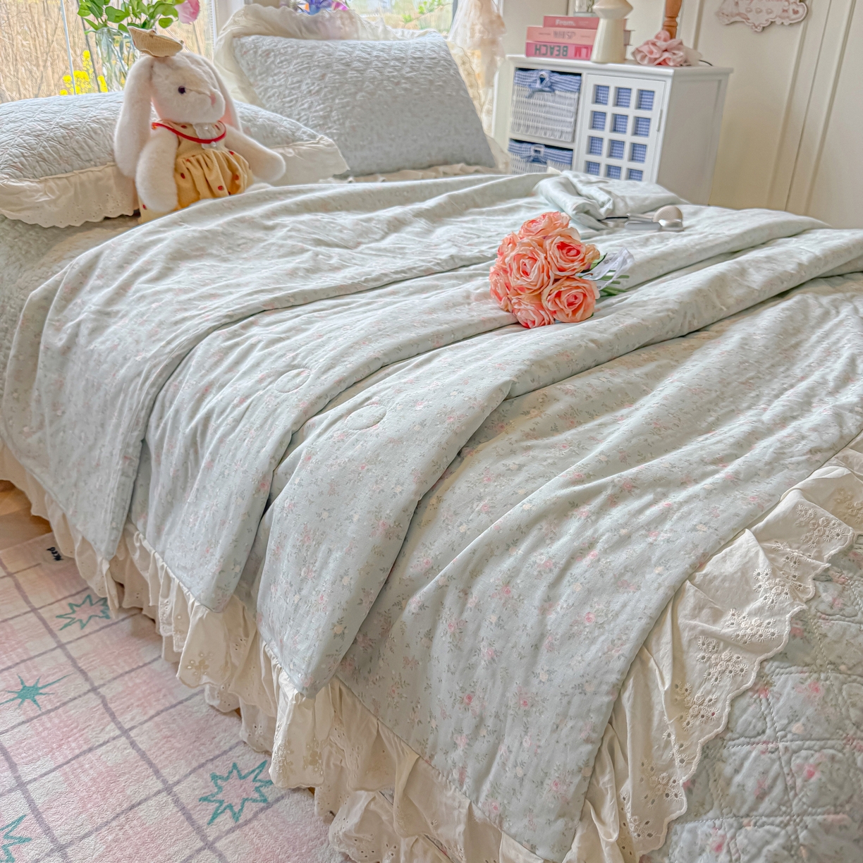 91家纺网 家纺一手货源 找家纺 慕晨 2026新款大花边全棉双层纱多功能夏凉被床盖四件套高温水洗床盖夹棉三件套 海盐莓语