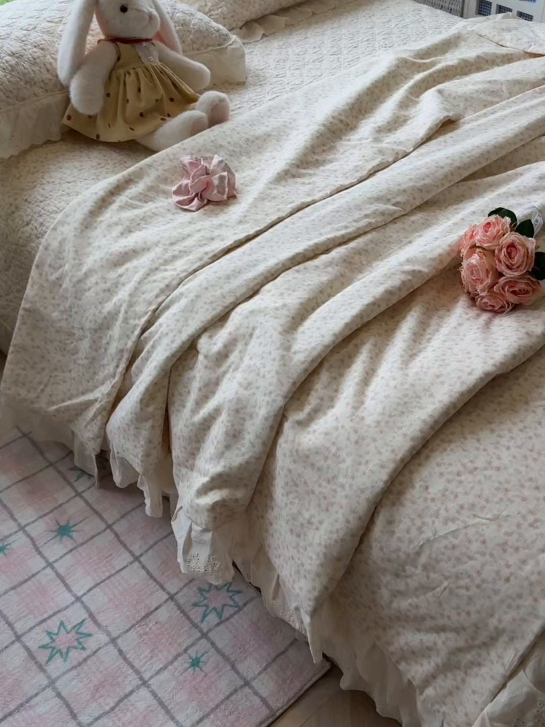 91家纺网 家纺一手货源 找家纺 慕晨 2026新款大花边全棉双层纱多功能夏凉被床盖四件套高温水洗床盖夹棉三件套 桃雾