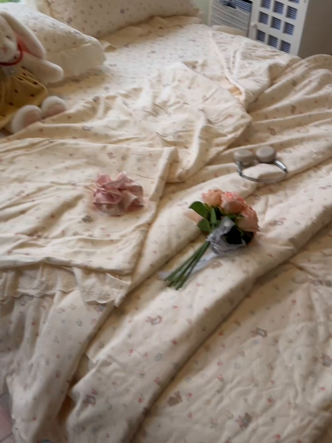 91家纺网 家纺一手货源 找家纺 慕晨 2026新款大花边全棉双层纱多功能夏凉被床盖四件套高温水洗床盖夹棉三件套 奶糖兔