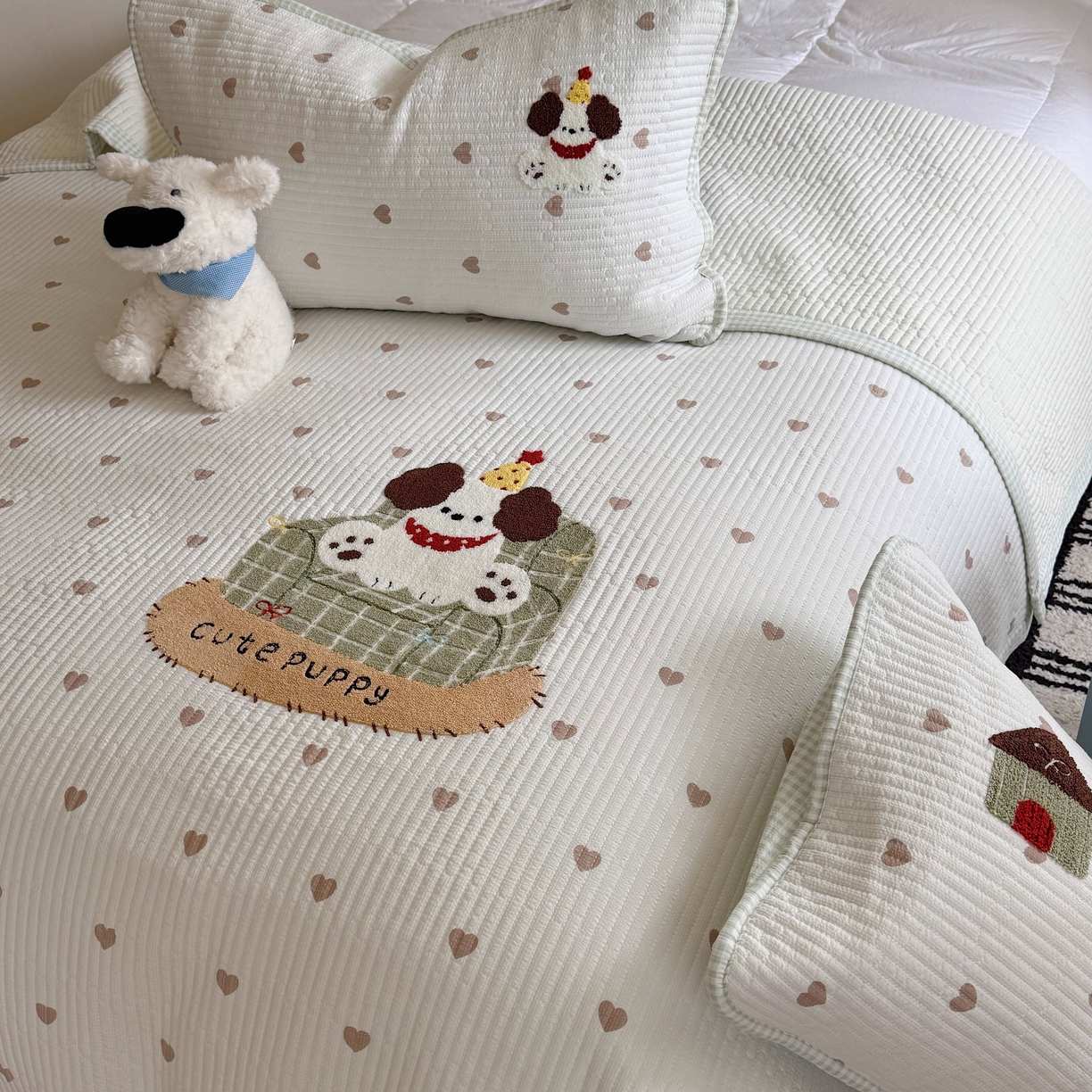 91家纺网 家纺一手货源 找家纺 顾里家纺 2026新款ins韩风床盖单品床盖单件三件套被套四件套 爱心沙发狗