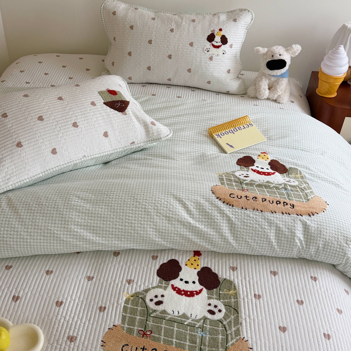 91家纺网 家纺一手货源 找家纺 顾里家纺 2026新款ins韩风床盖单品床盖单件三件套被套四件套 爱心沙发狗